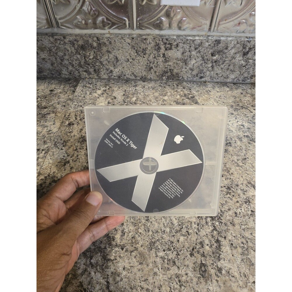 Apple Mac OS X 10.4 Tiger Install DVD 2005 Retail Black Disc Xcode 2